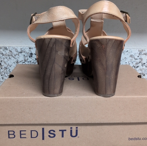 MAKE ANY OFFER BedStu Caitlin Platform Sandals Tan Sz 10 Genuine Leather Heels - Picture 9 of 13